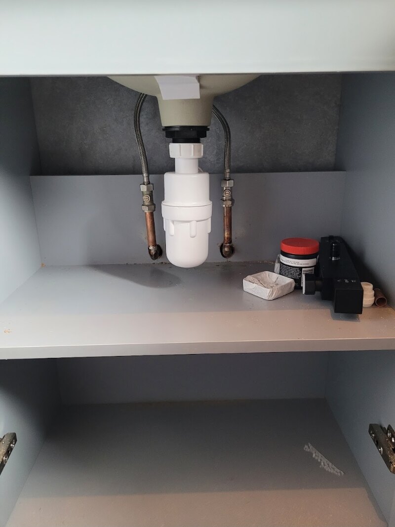 Basin waste & isolation valves